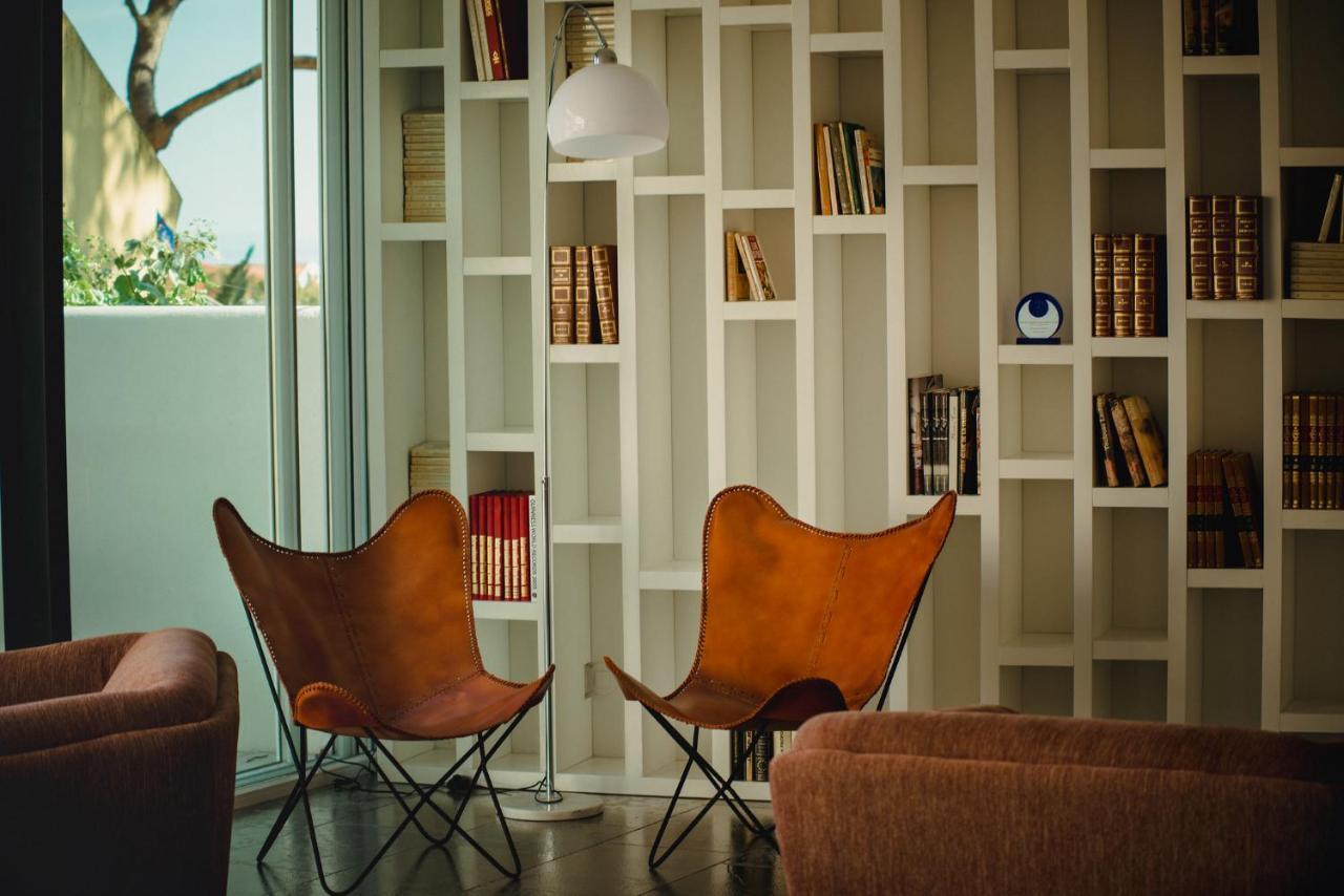 Готель A House In Estoril - Adults Only Екстер'єр фото Library
